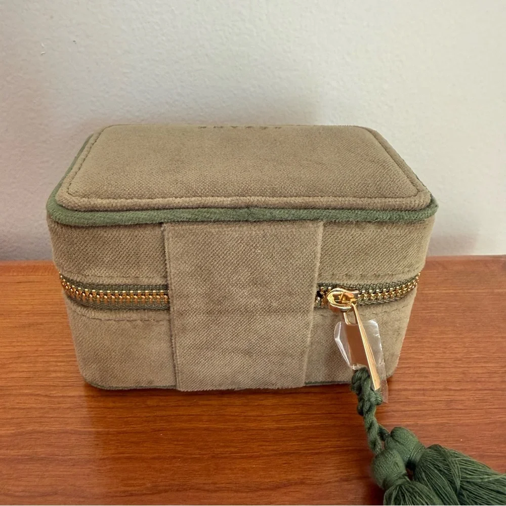 Sezane Green Cotton Velvet Jewelry Case - Picture 4 of 9